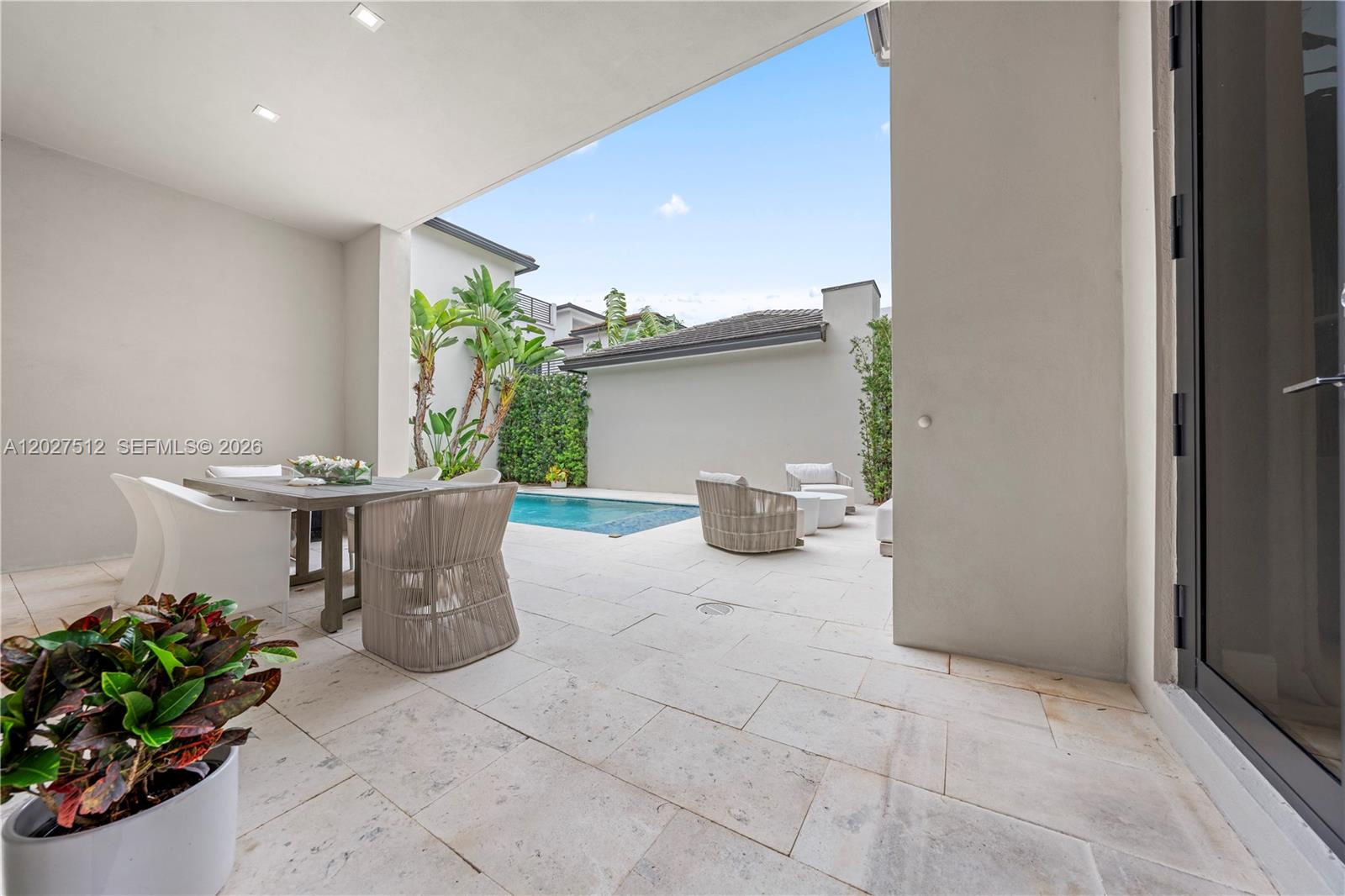DOWNTOWN DORAL SOUTH PHAS - Residential
