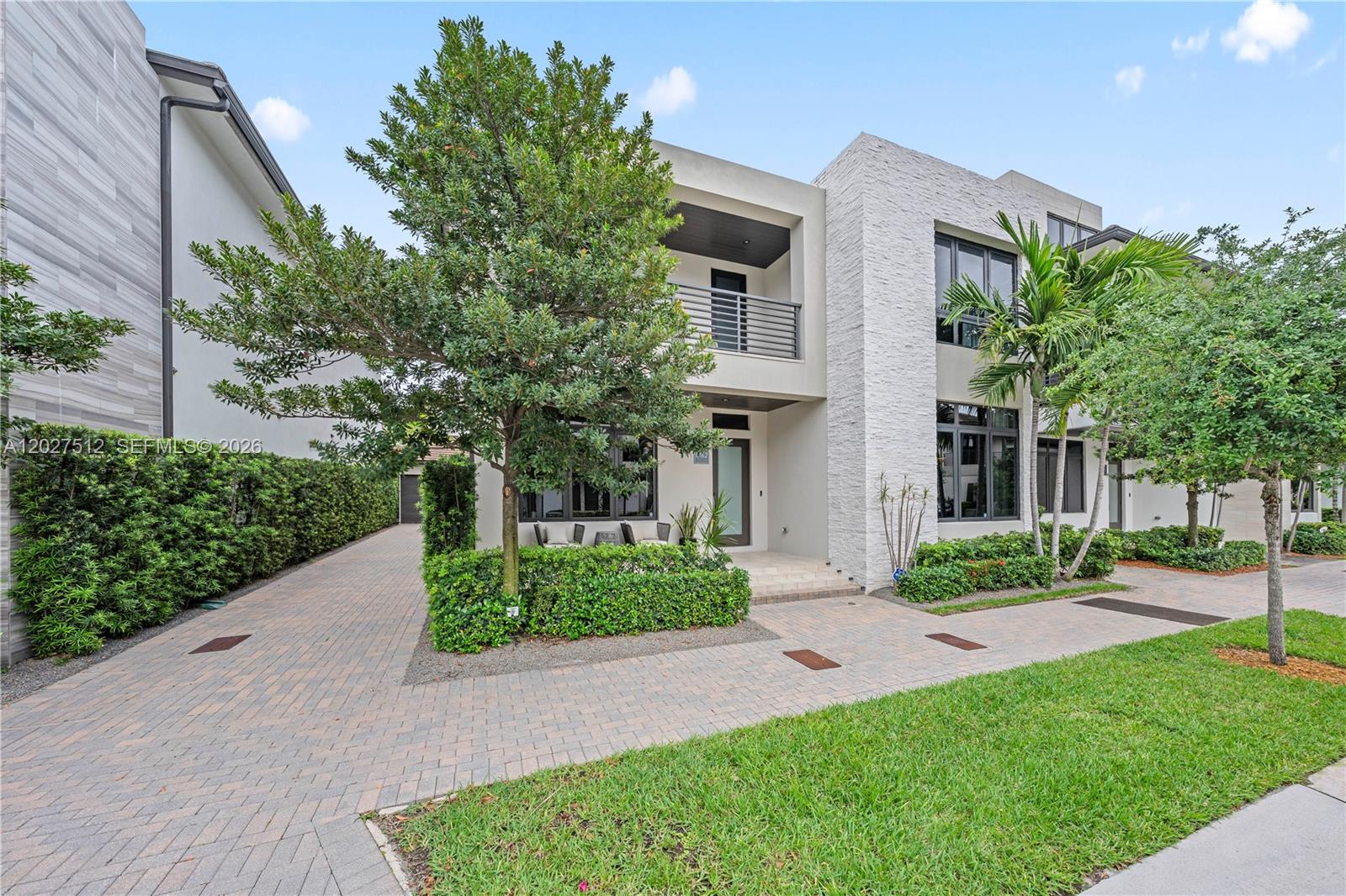 DOWNTOWN DORAL SOUTH PHAS - Residential