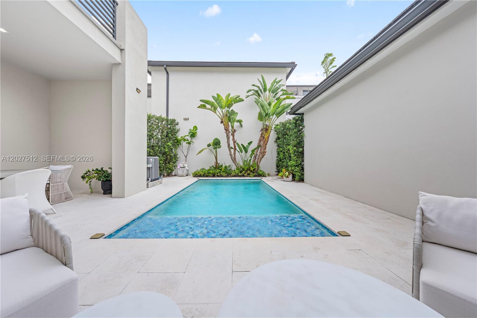 DOWNTOWN DORAL SOUTH PHAS - Residential
