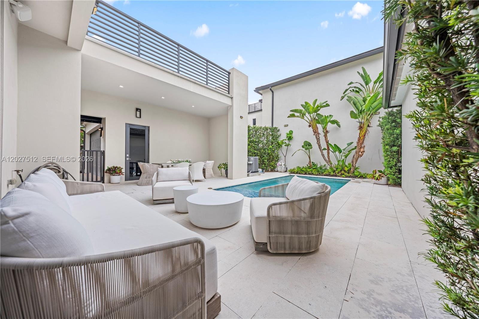DOWNTOWN DORAL SOUTH PHAS - Residential