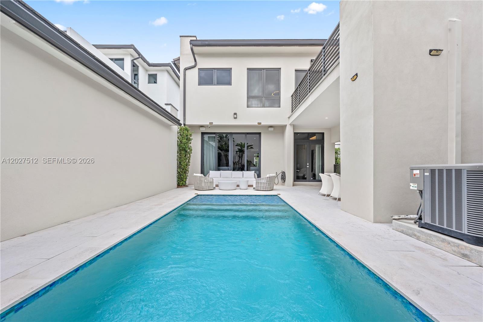 DOWNTOWN DORAL SOUTH PHAS - Residential