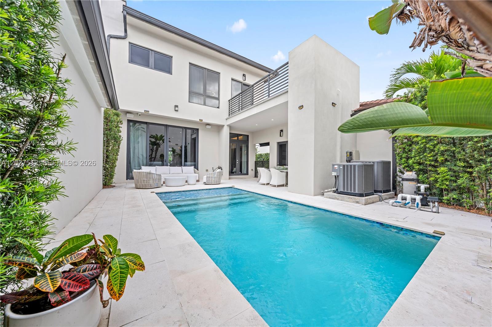 DOWNTOWN DORAL SOUTH PHAS - Residential