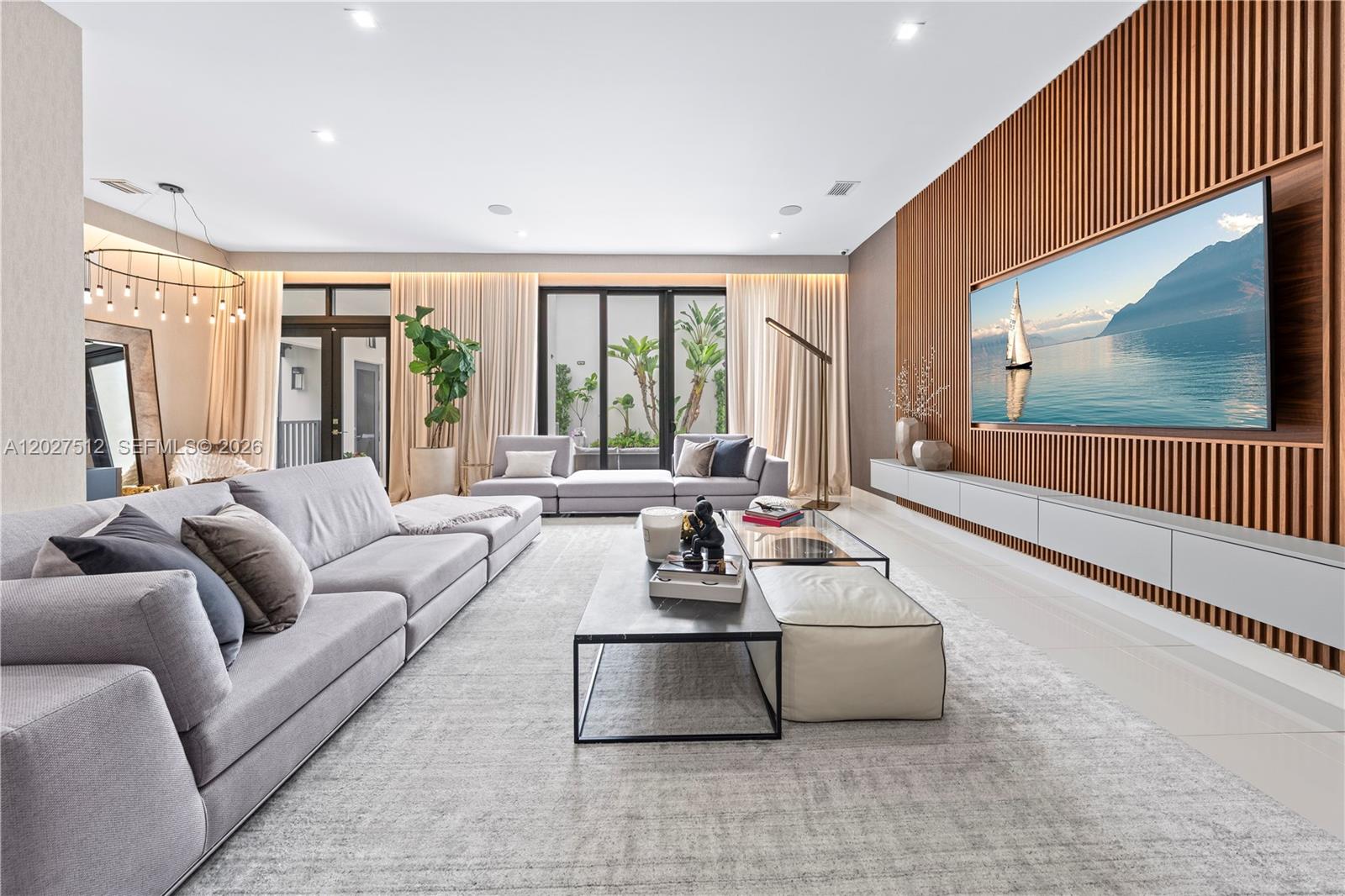 DOWNTOWN DORAL SOUTH PHAS - Residential