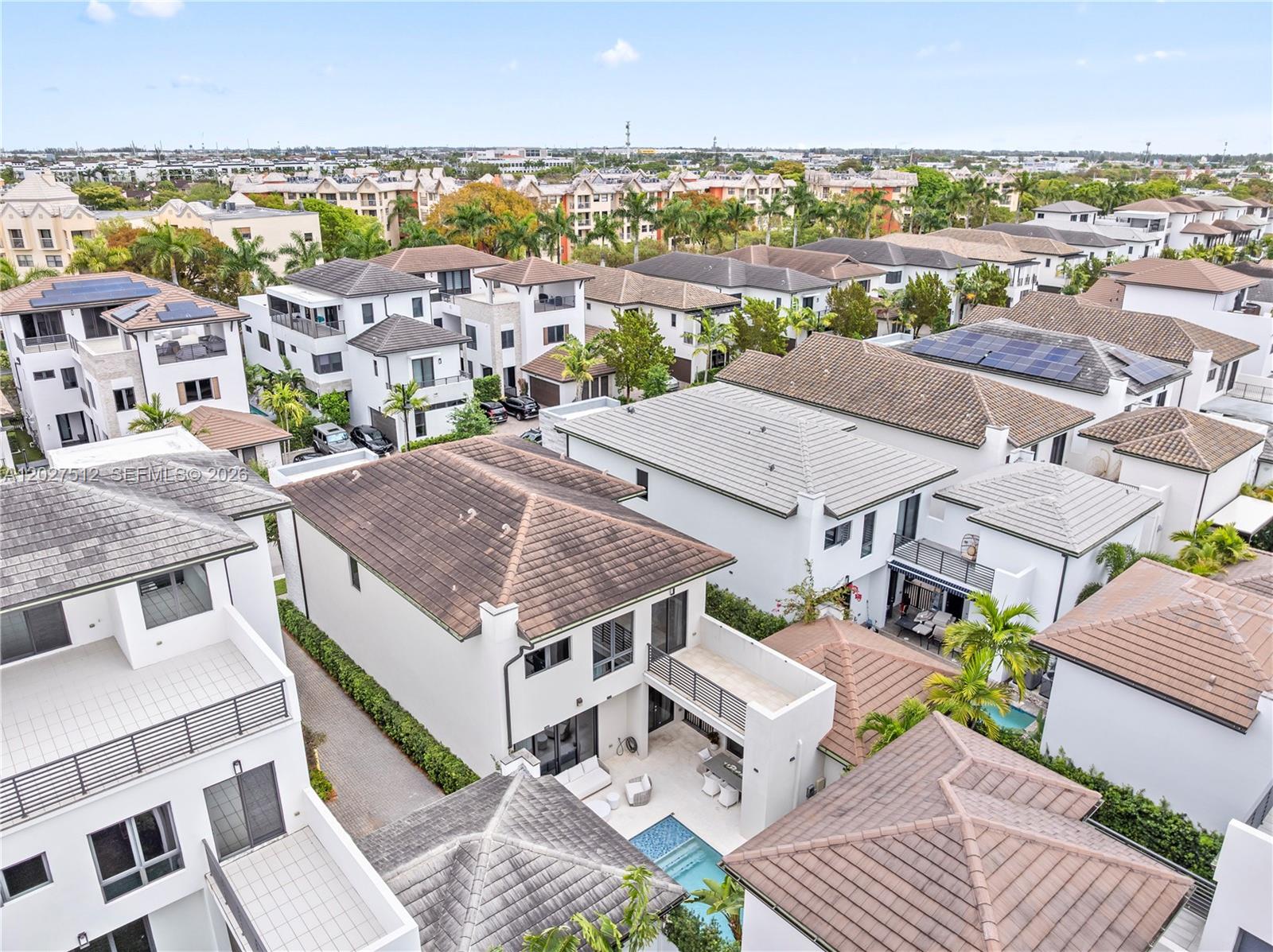 DOWNTOWN DORAL SOUTH PHAS - Residential