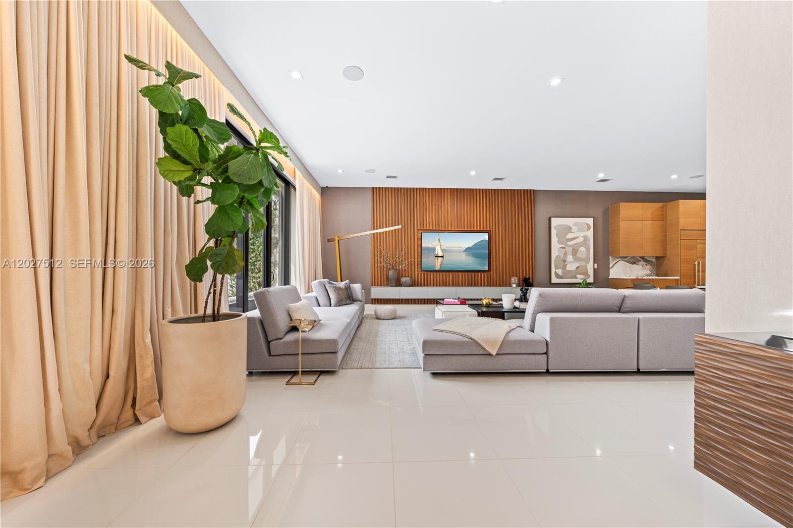 DOWNTOWN DORAL SOUTH PHAS - Residential