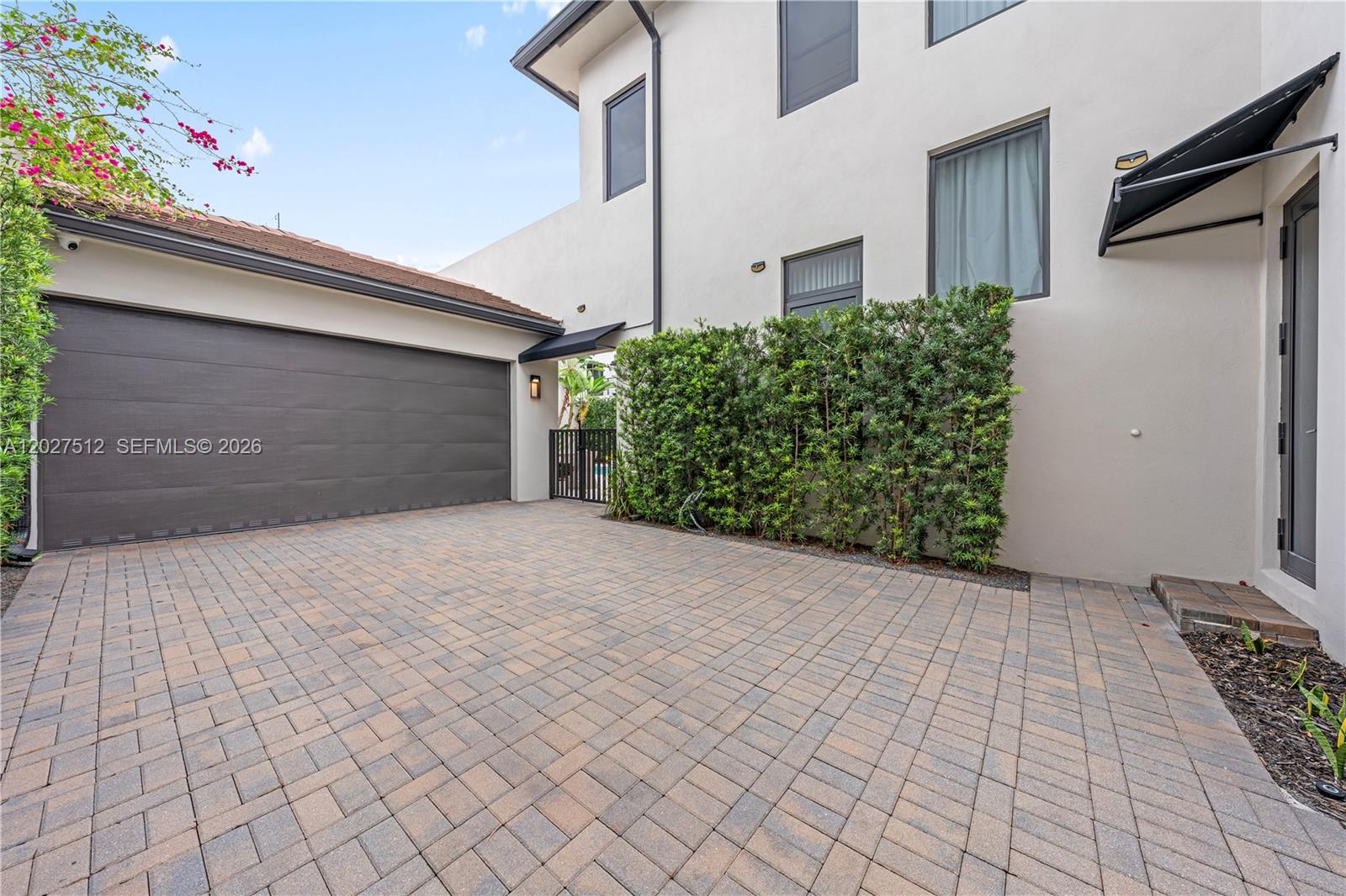 DOWNTOWN DORAL SOUTH PHAS - Residential