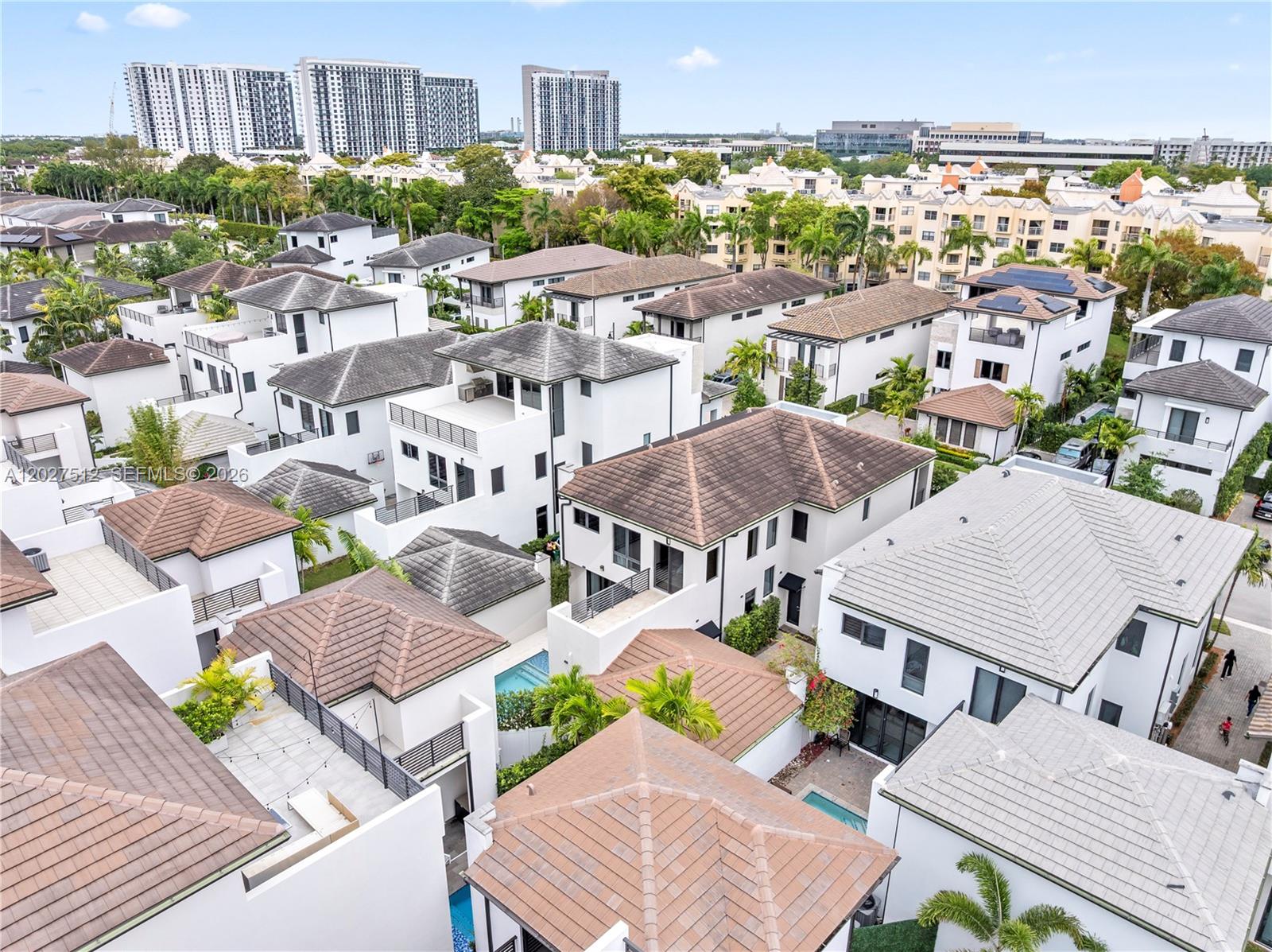 DOWNTOWN DORAL SOUTH PHAS - Residential