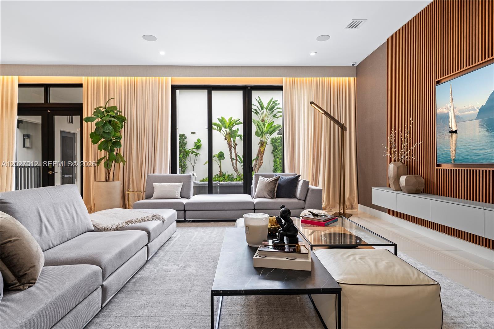 DOWNTOWN DORAL SOUTH PHAS - Residential
