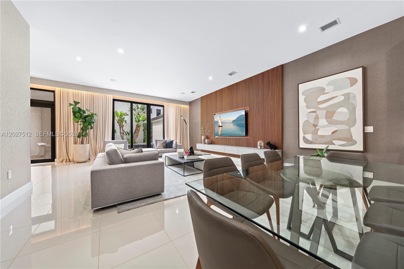 DOWNTOWN DORAL SOUTH PHAS - Residential