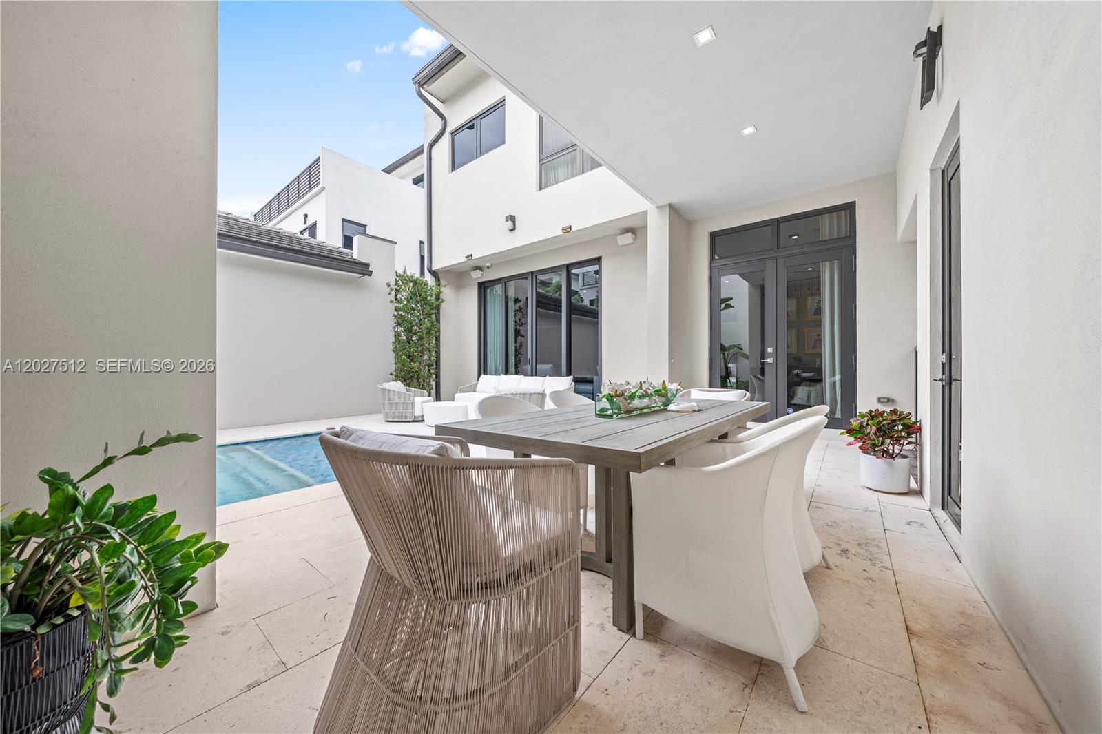 DOWNTOWN DORAL SOUTH PHAS - Residential