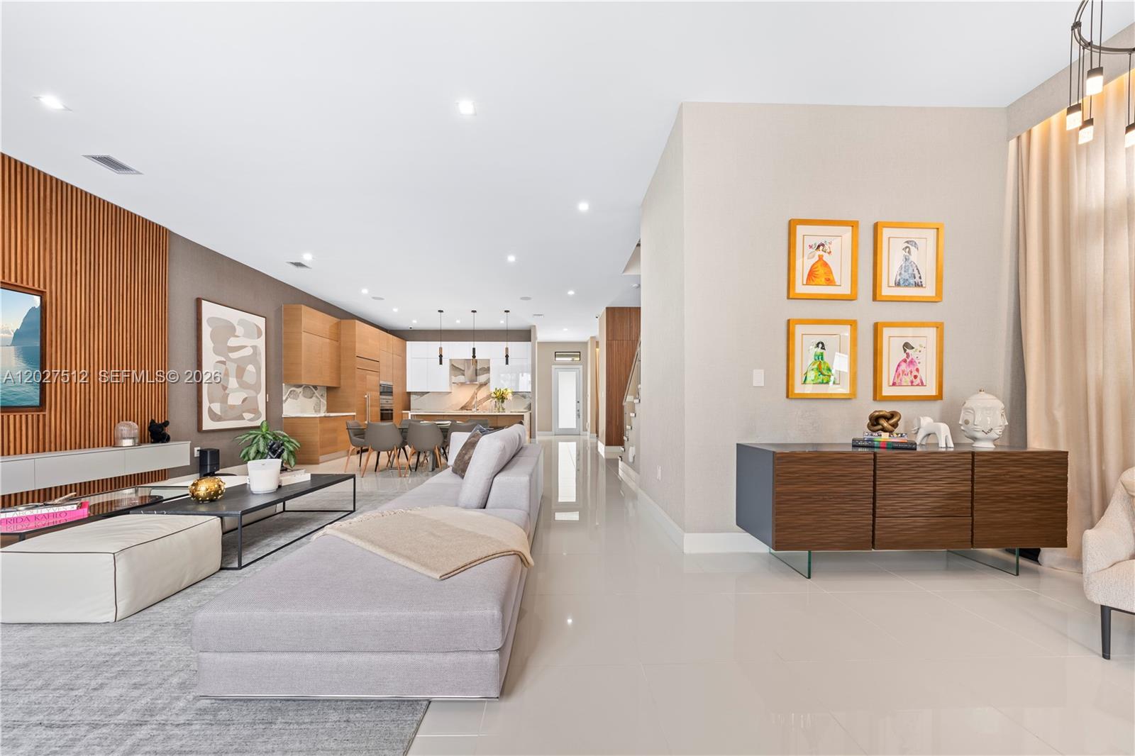 DOWNTOWN DORAL SOUTH PHAS - Residential