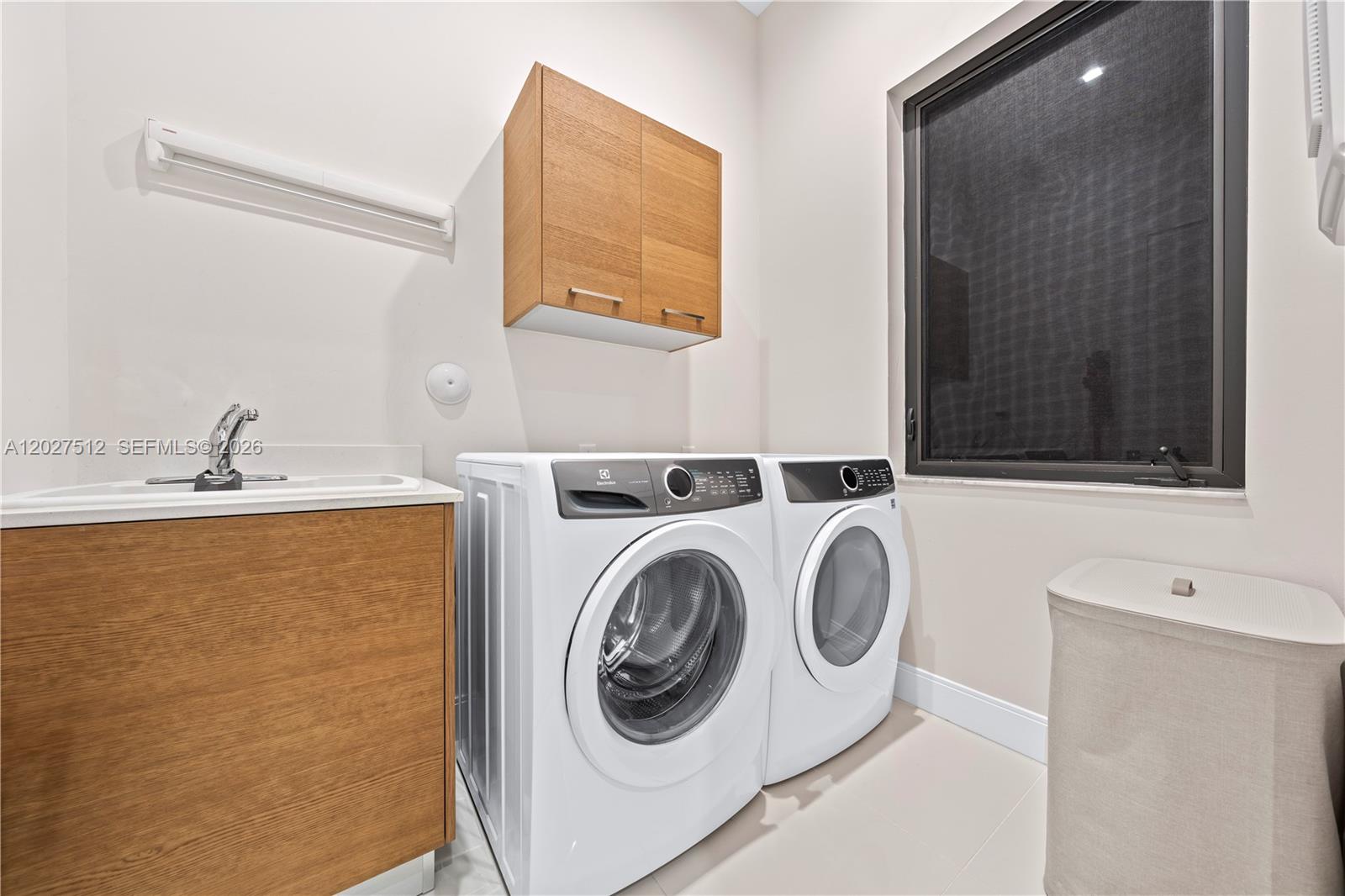 DOWNTOWN DORAL SOUTH PHAS - Residential