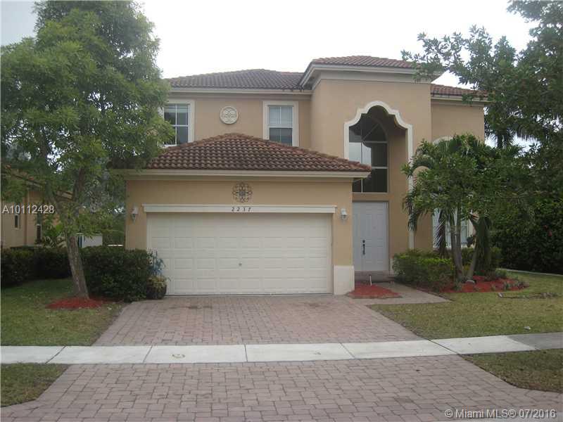 Live in one of the most desirable family oriented community at Homestead. Pool, Gym and Guard gate. House with Four Bedrooms. Master Bedroom at First Floor. Three Bedrooms at Second Floor. Wood at Second Floor. Marble through all First Floor. Spacious living and dining room. Home ready to move in. Corner unit. Like a Model. Property in great conditions. Ready for new tenants. Property is Full Paid. No Foreclosure Problems. Very easy to Show.