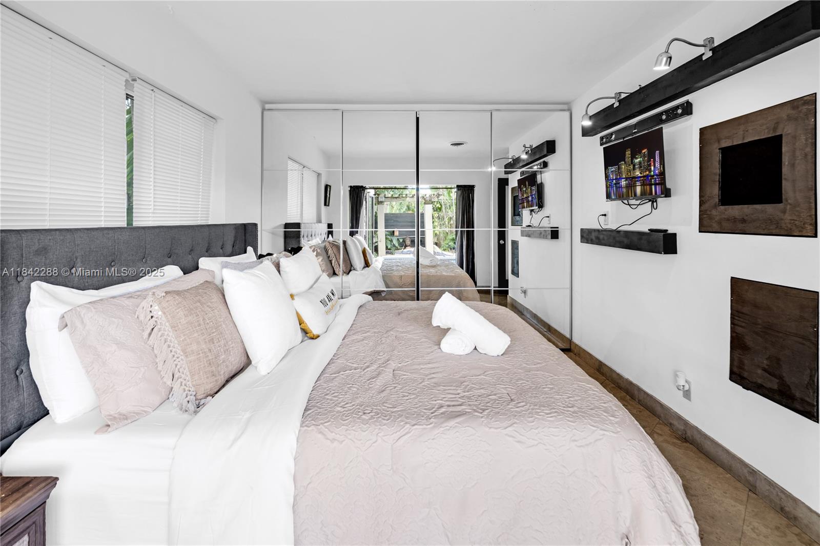 ROYAL PALM ACRES FIRST SE - Residential Lease