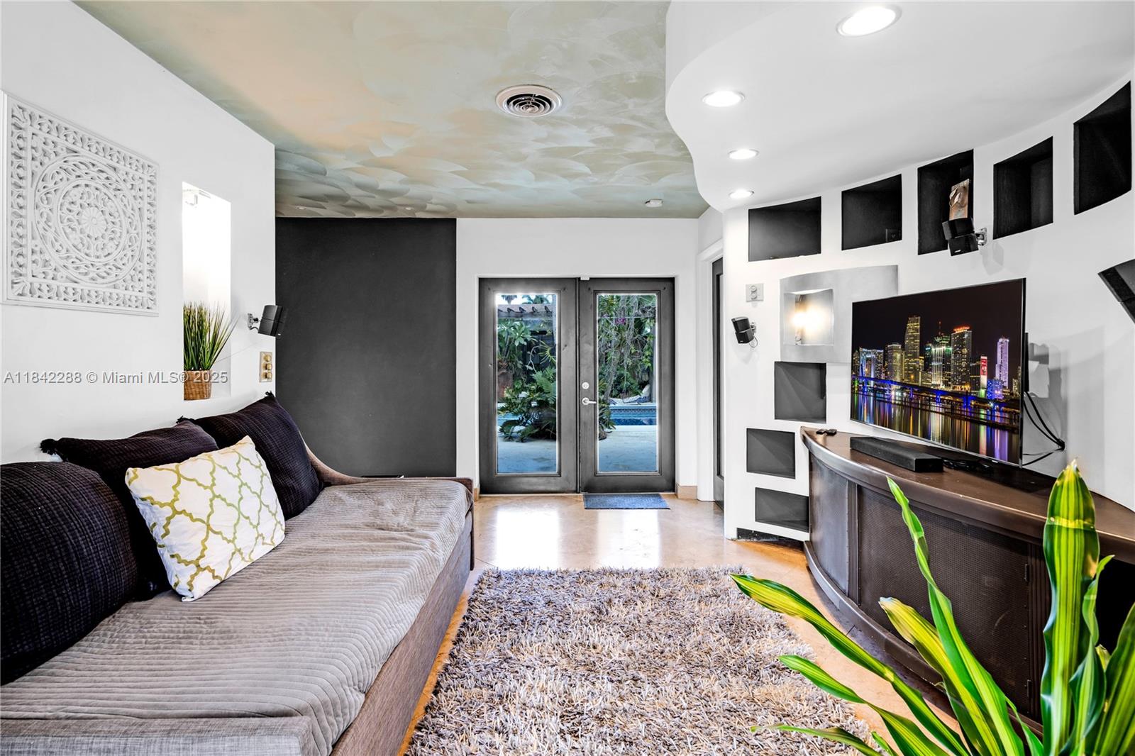 ROYAL PALM ACRES FIRST SE - Residential Lease
