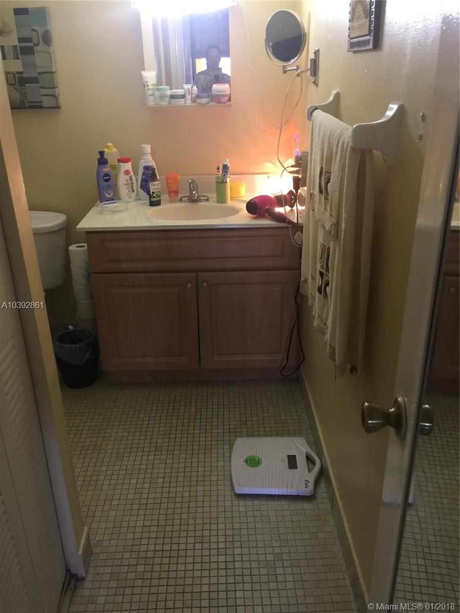 CAPTIVA LAKES VILLAS COND - Residential