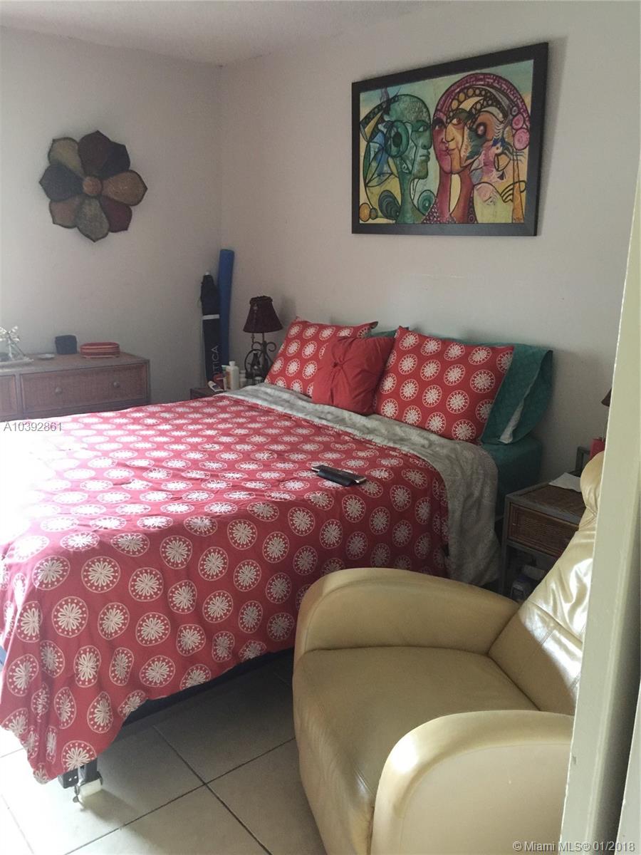 CAPTIVA LAKES VILLAS COND - Residential