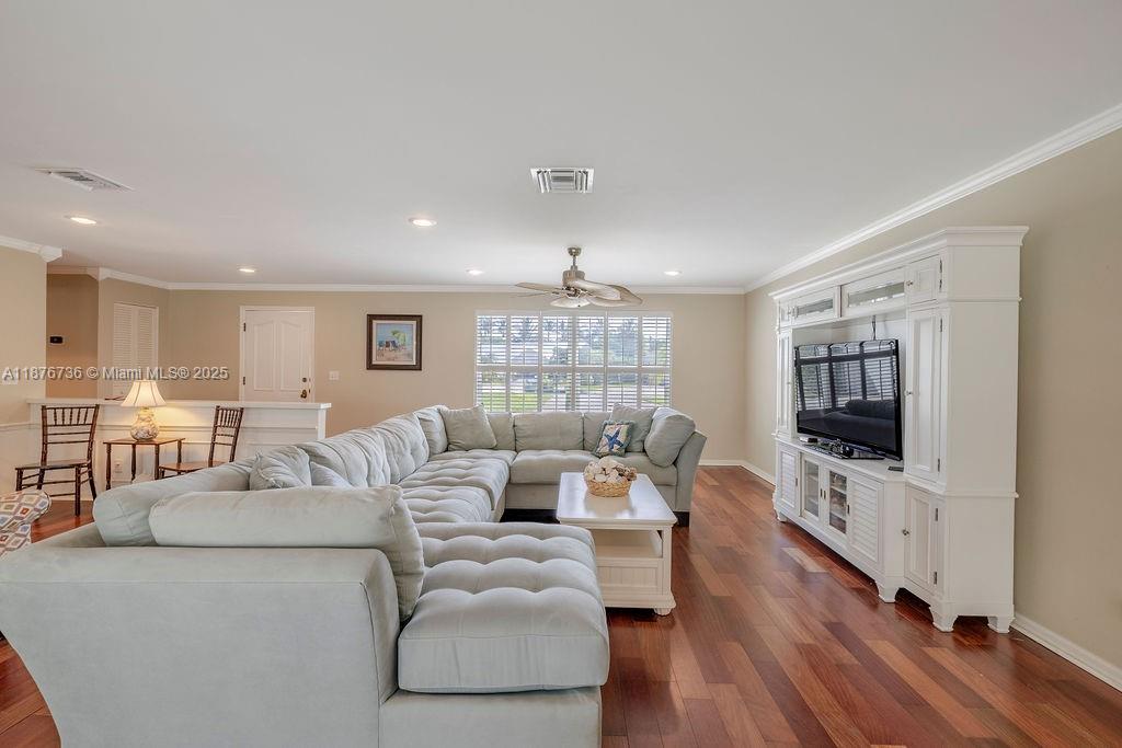 1015 Treasure Ln