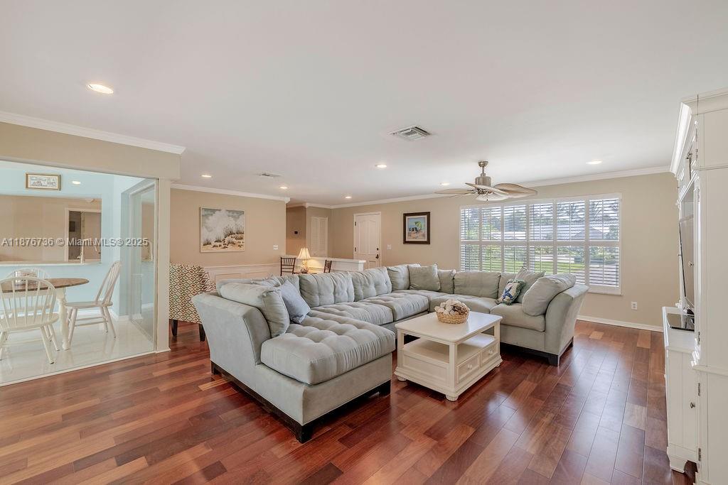 1015 Treasure Ln