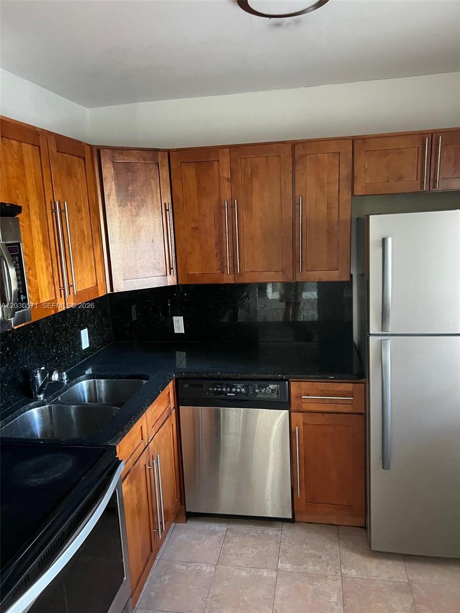 3301 N Country Club Dr 407