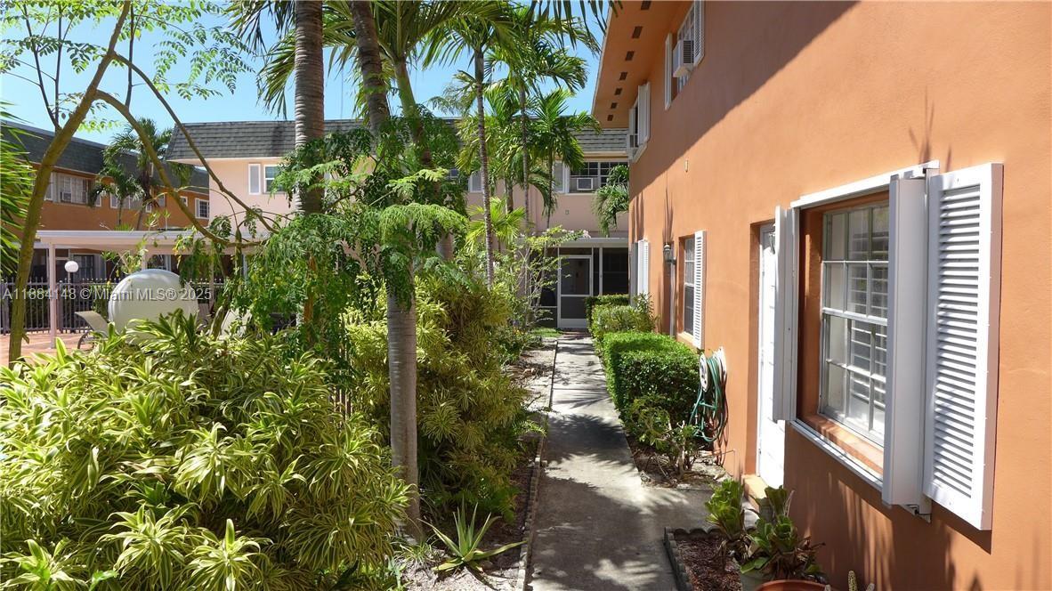 PALM TOWNHOUSE CONDO - Residential
