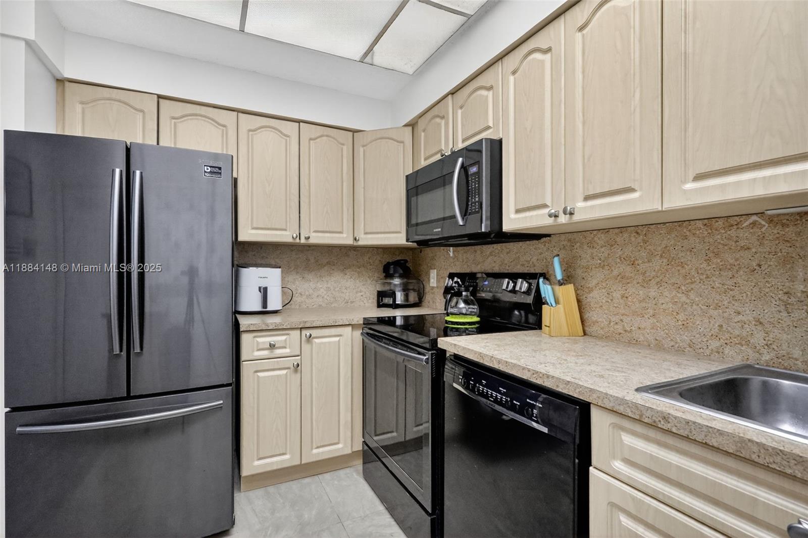 PALM TOWNHOUSE CONDO - Residential