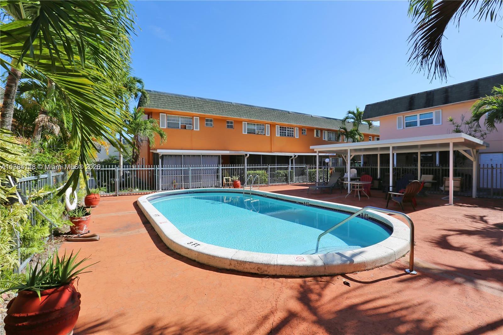 PALM TOWNHOUSE CONDO - Residential