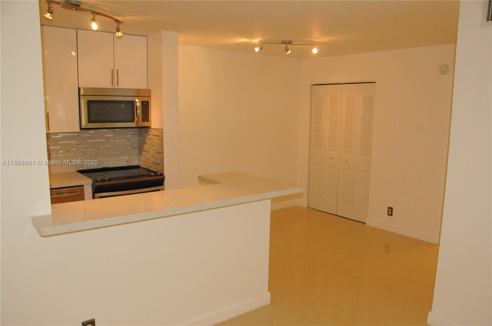 LAKES OF JACARANDA CONDO - Residential Lease