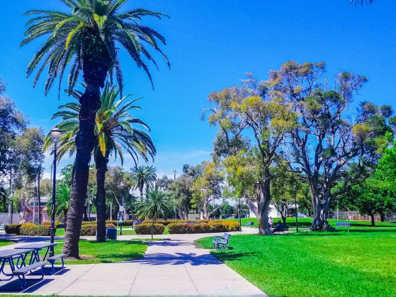 THE LEXINGTON EUCLID COND - Residential