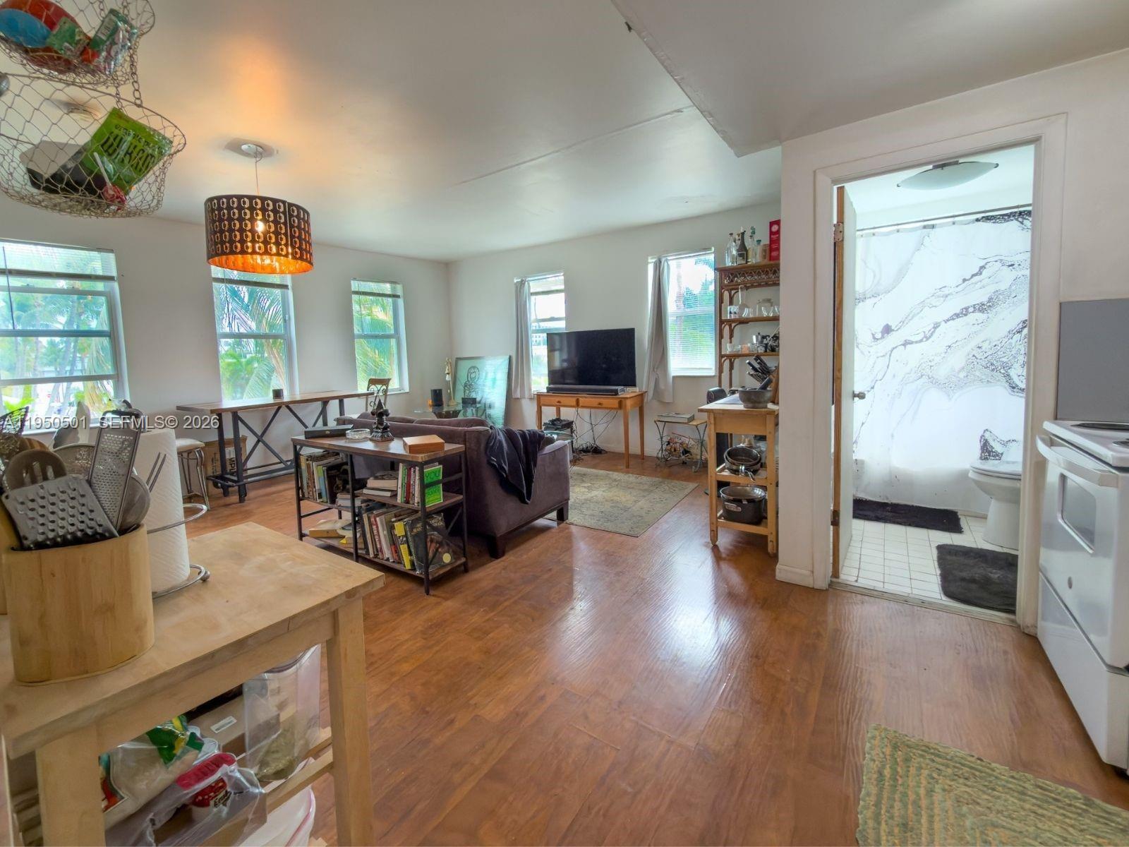 THE LEXINGTON EUCLID COND - Residential