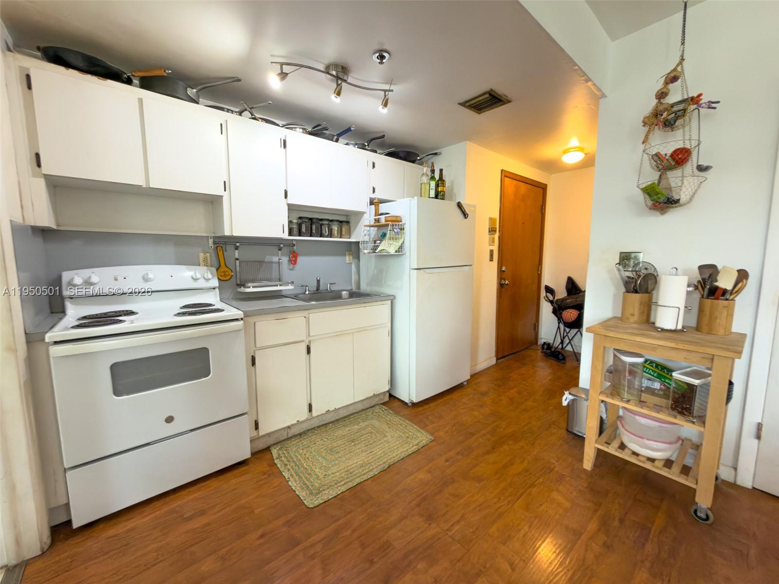 THE LEXINGTON EUCLID COND - Residential