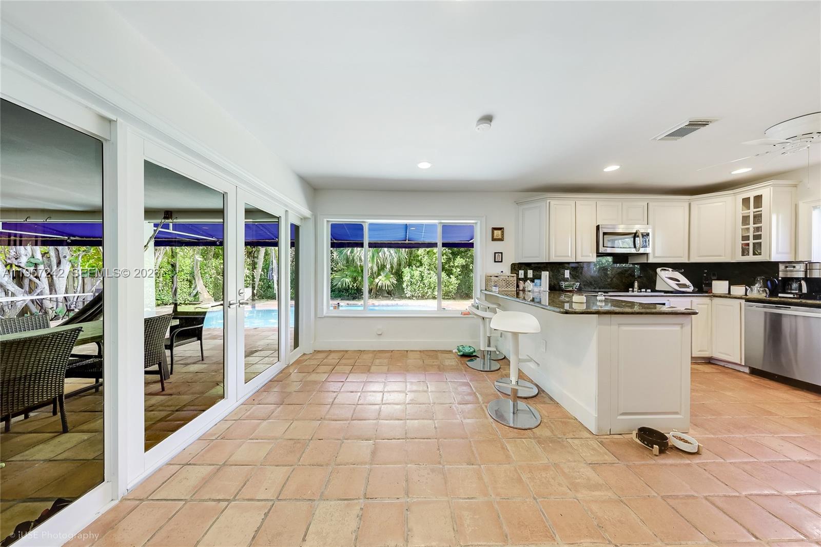 TROPICAL ISLE HOMES SUB 3 - Residential Lease