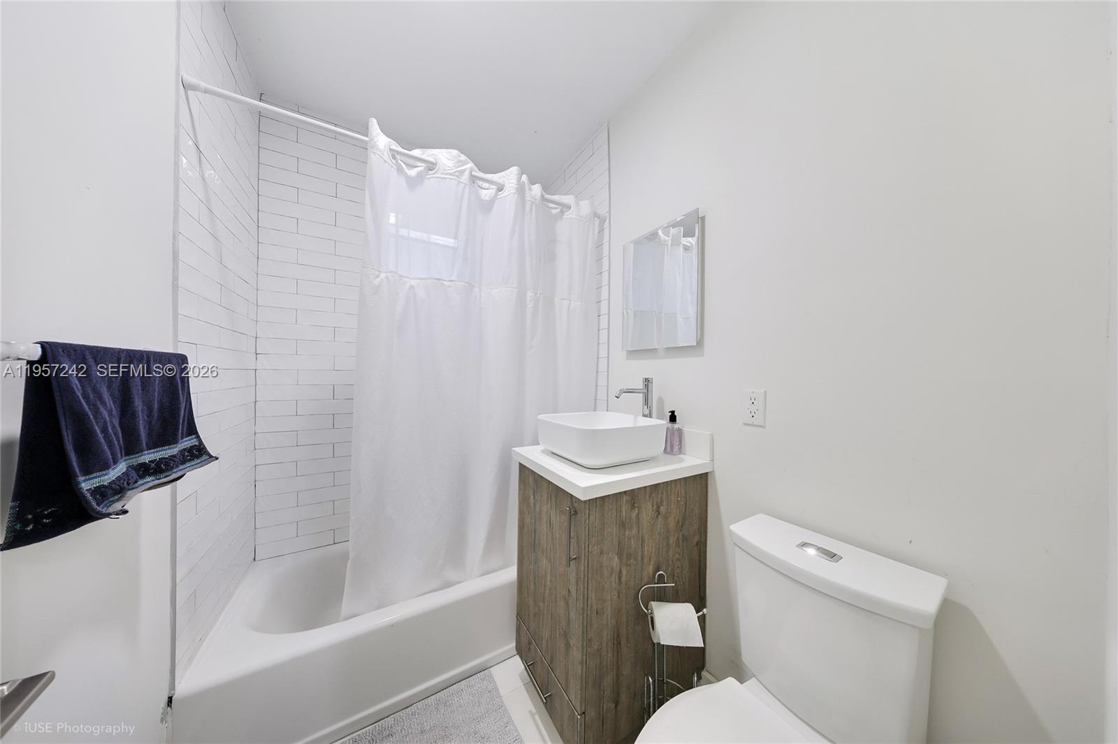 TROPICAL ISLE HOMES SUB 3 - Residential Lease