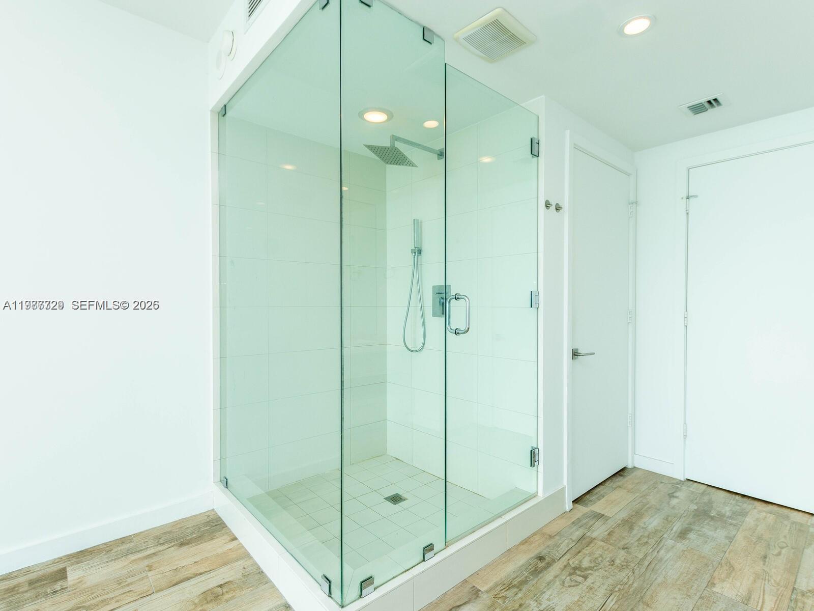 PARAISO BAY CONDO - Residential Lease