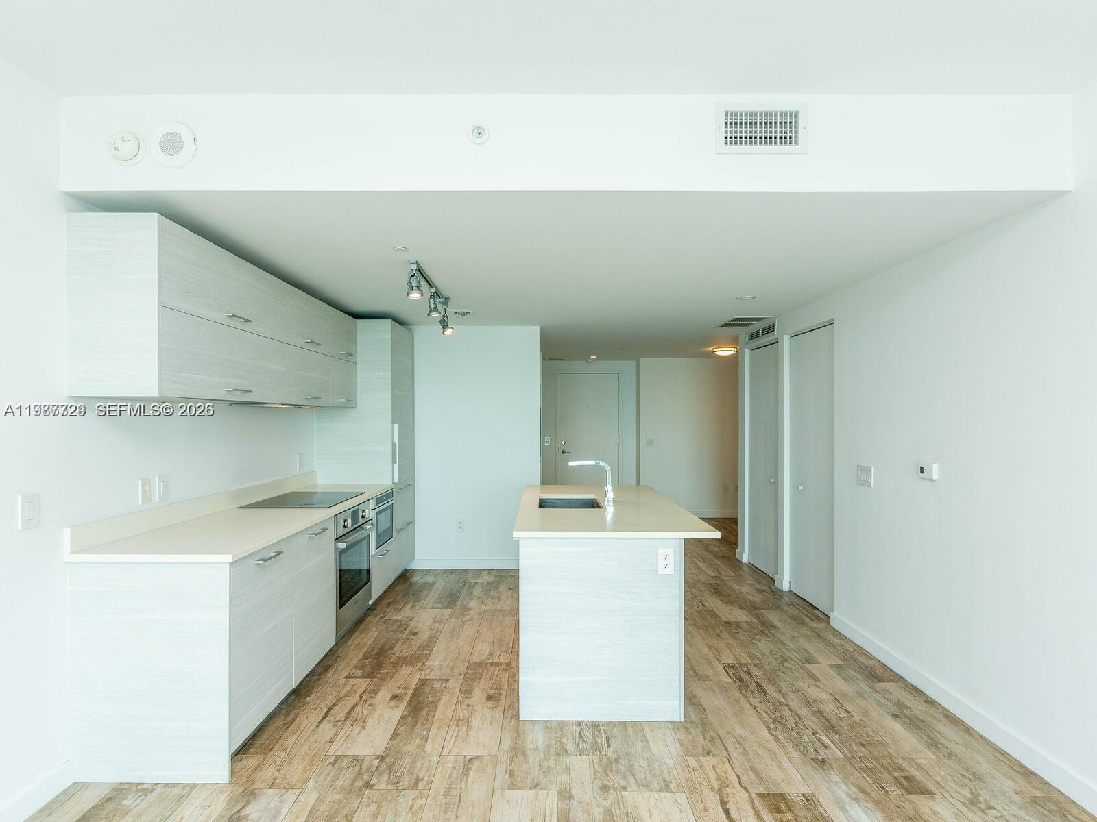 PARAISO BAY CONDO - Residential Lease