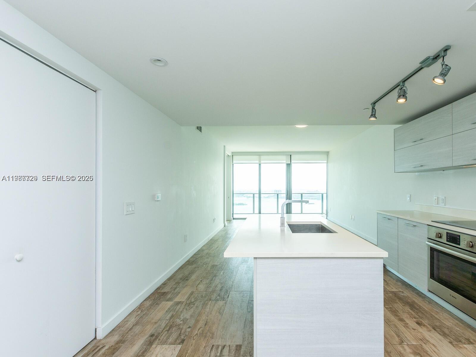 PARAISO BAY CONDO - Residential Lease