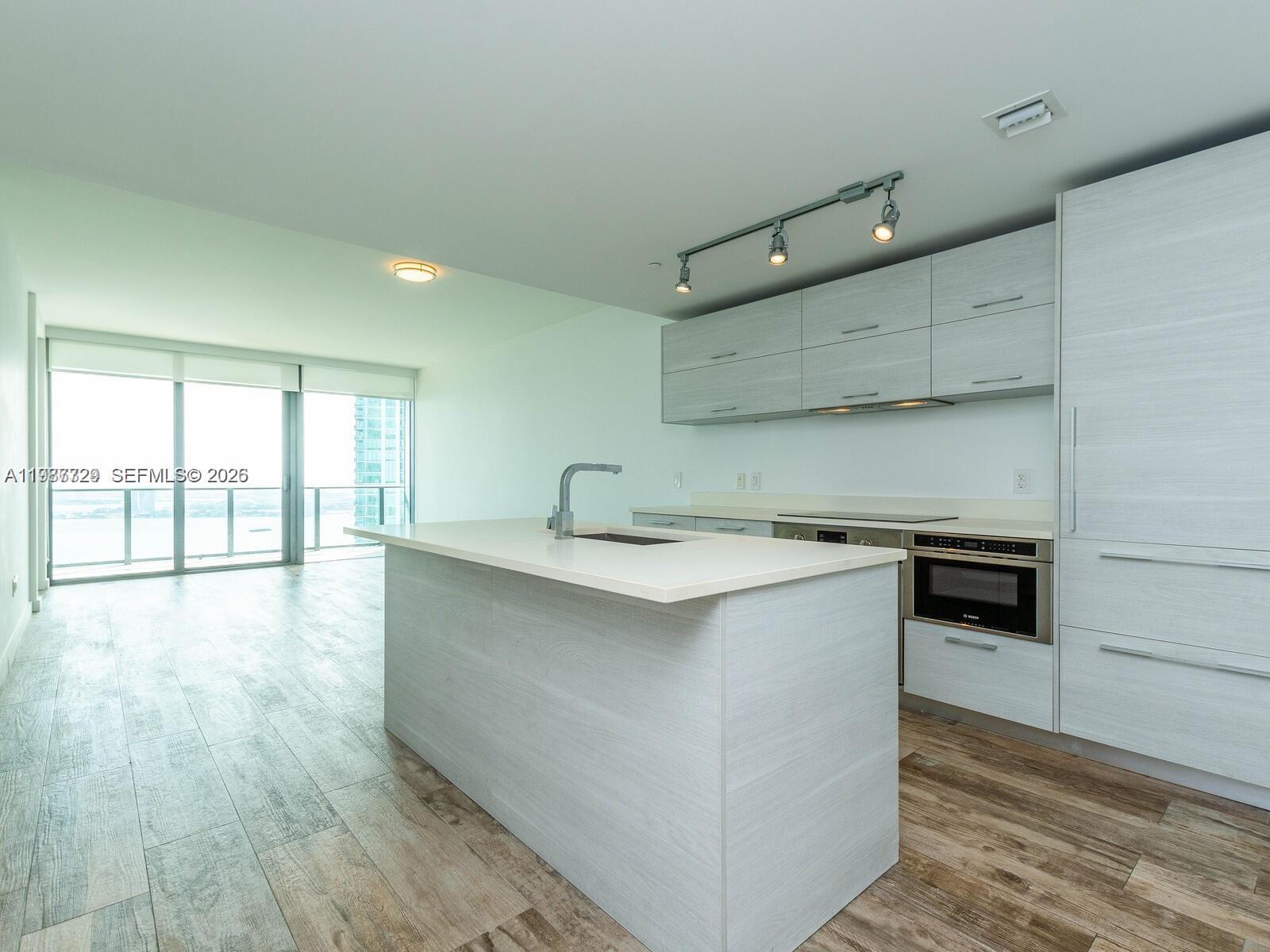 PARAISO BAY CONDO - Residential Lease