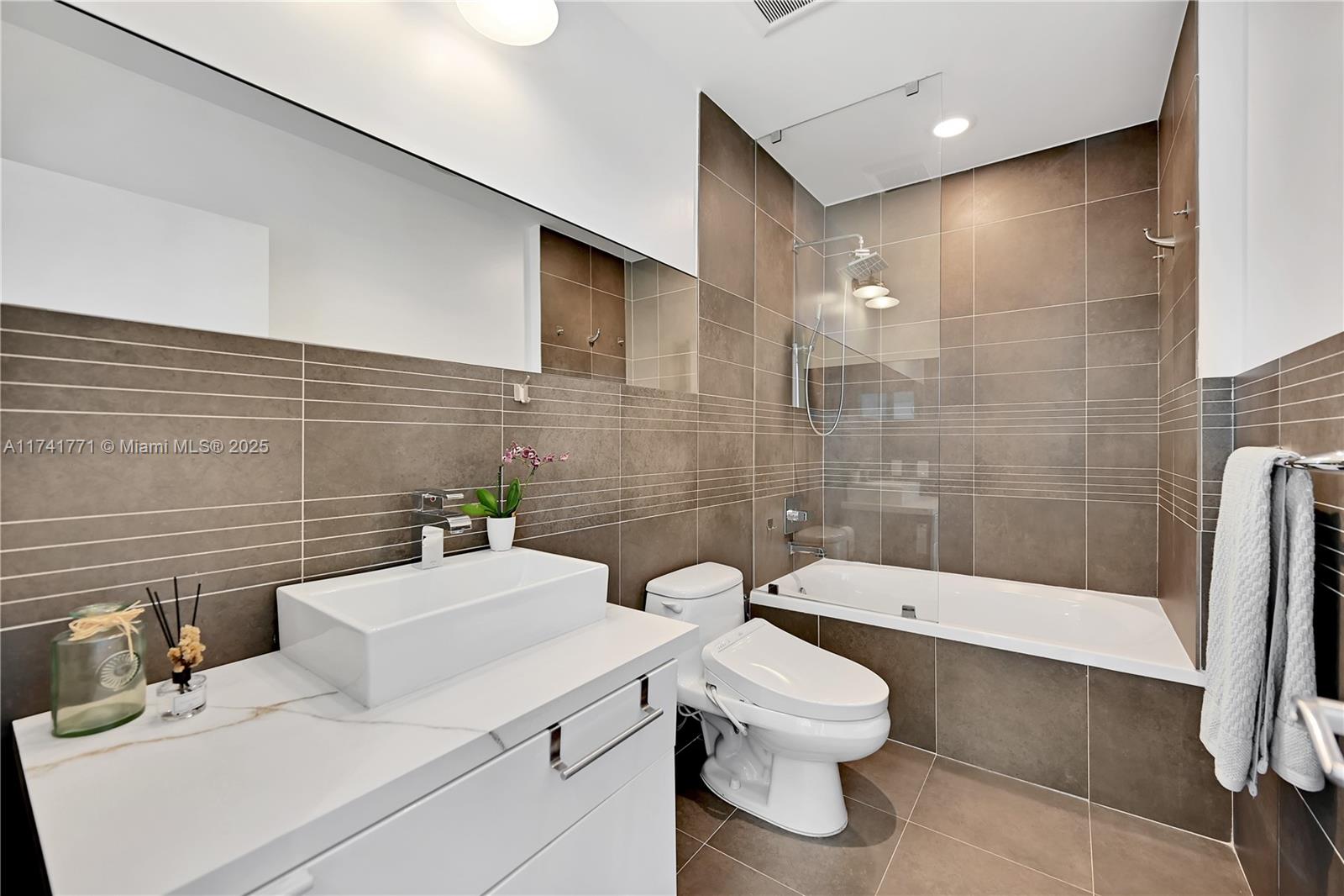 ARTEPARK SOUTH CONDO - Residential