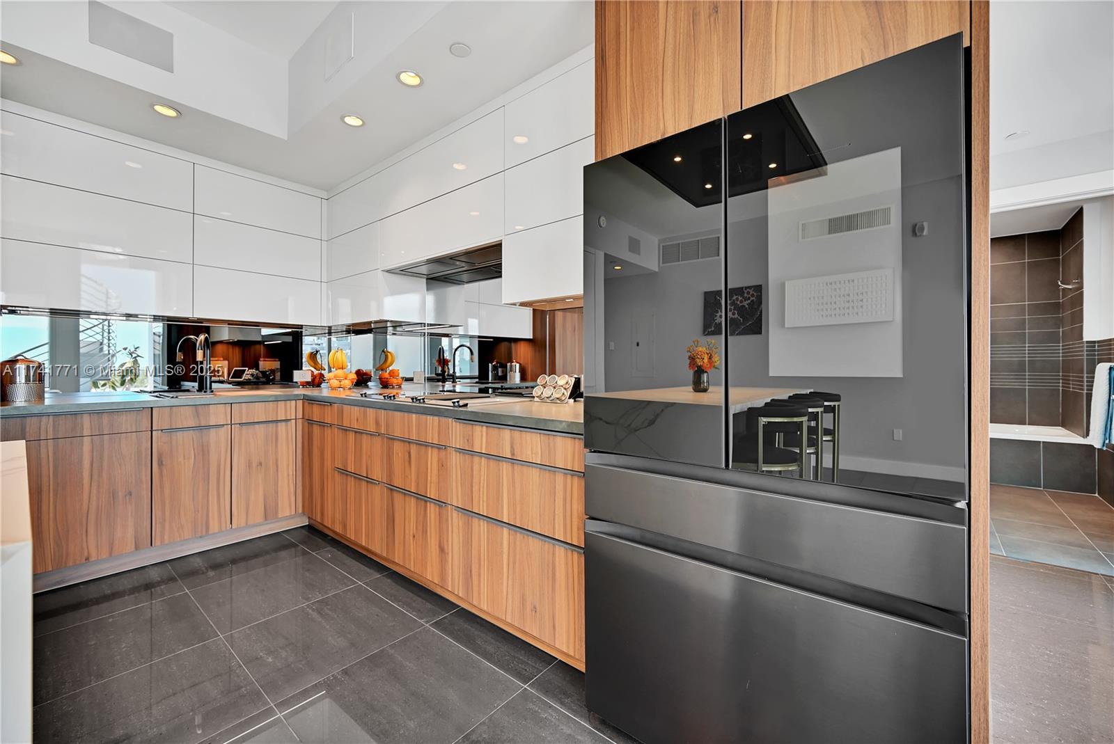 ARTEPARK SOUTH CONDO - Residential