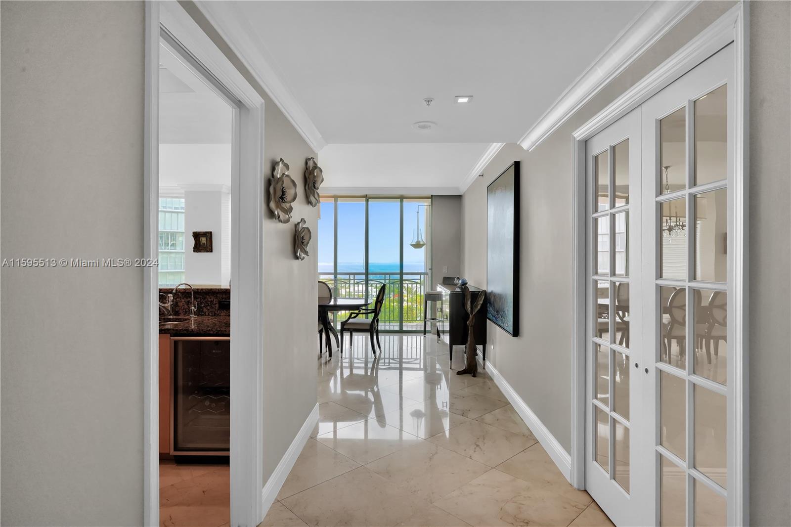 THE EXECUTIVE RESIDENCES - Residential