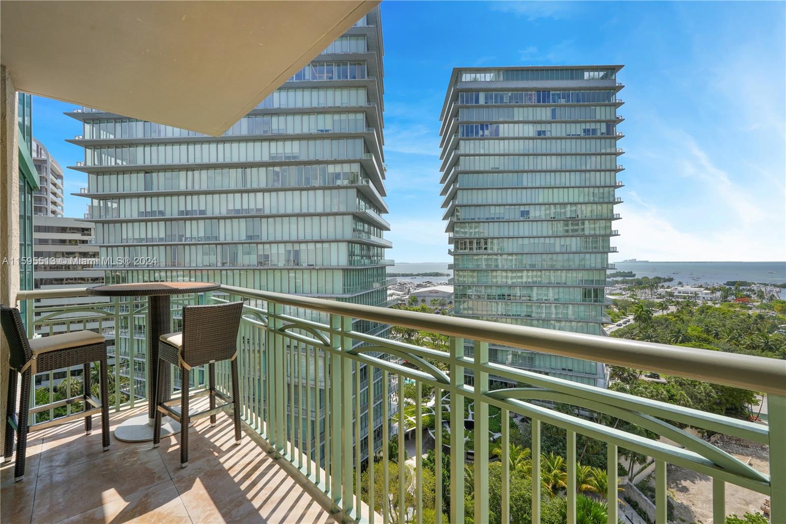 THE EXECUTIVE RESIDENCES - Residential