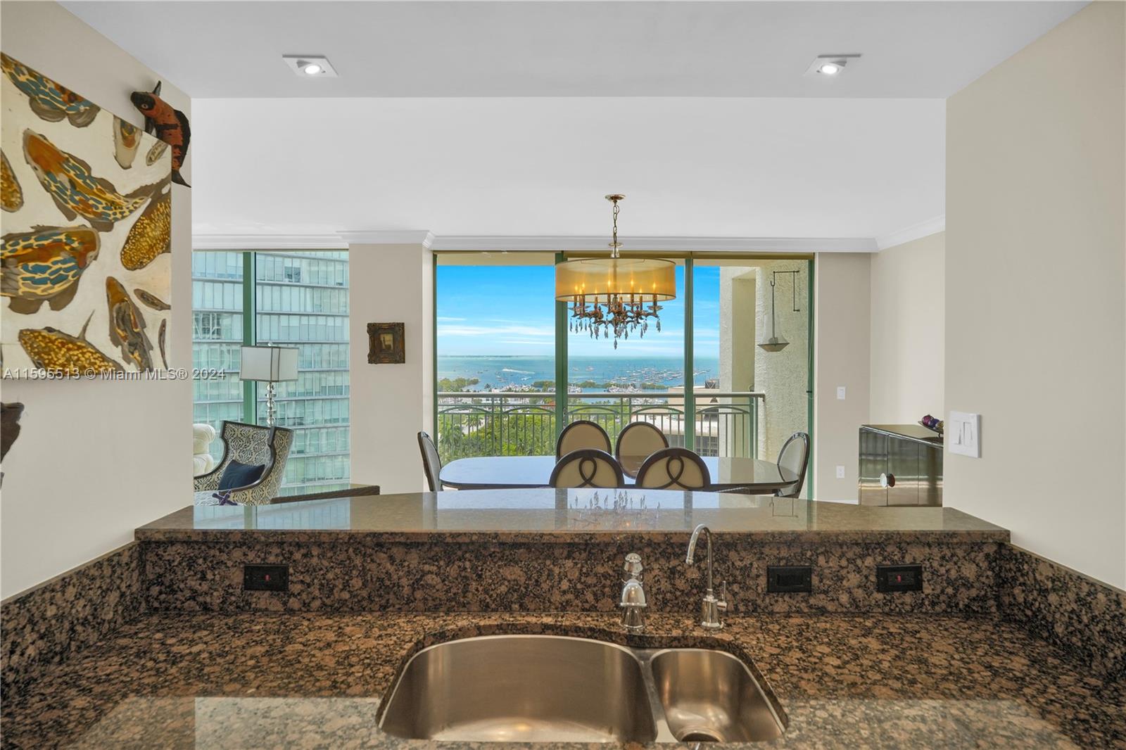 THE EXECUTIVE RESIDENCES - Residential