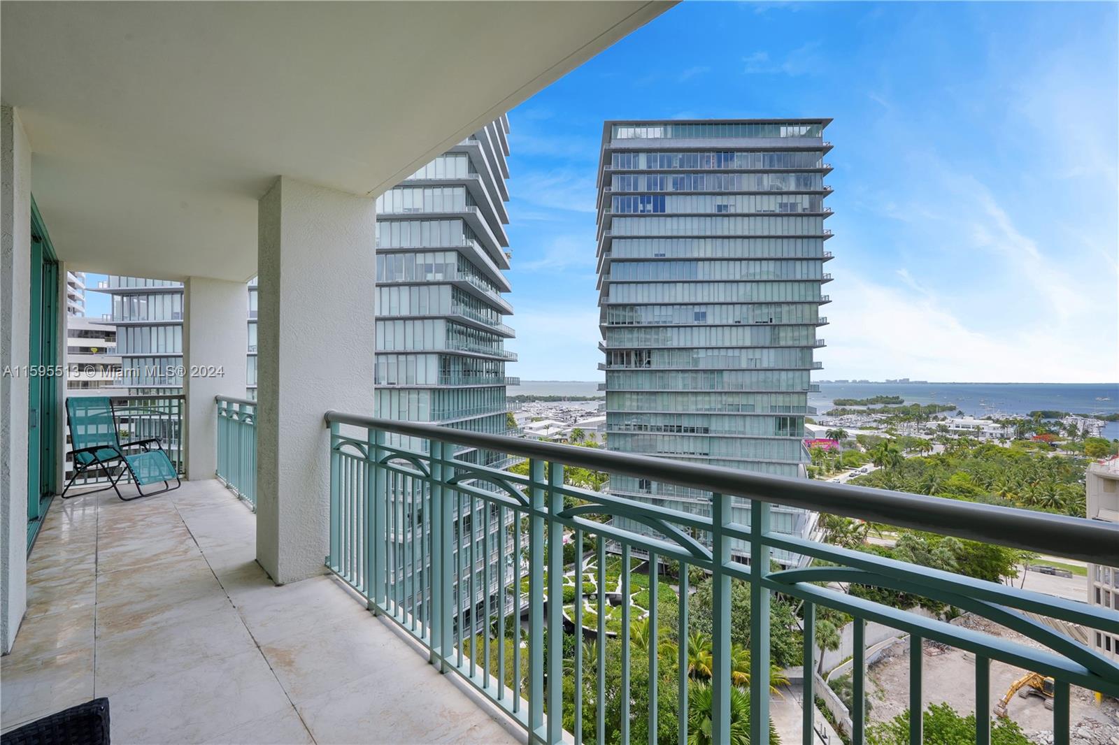 THE EXECUTIVE RESIDENCES - Residential