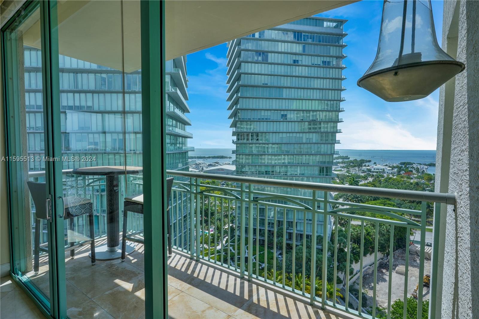 THE EXECUTIVE RESIDENCES - Residential