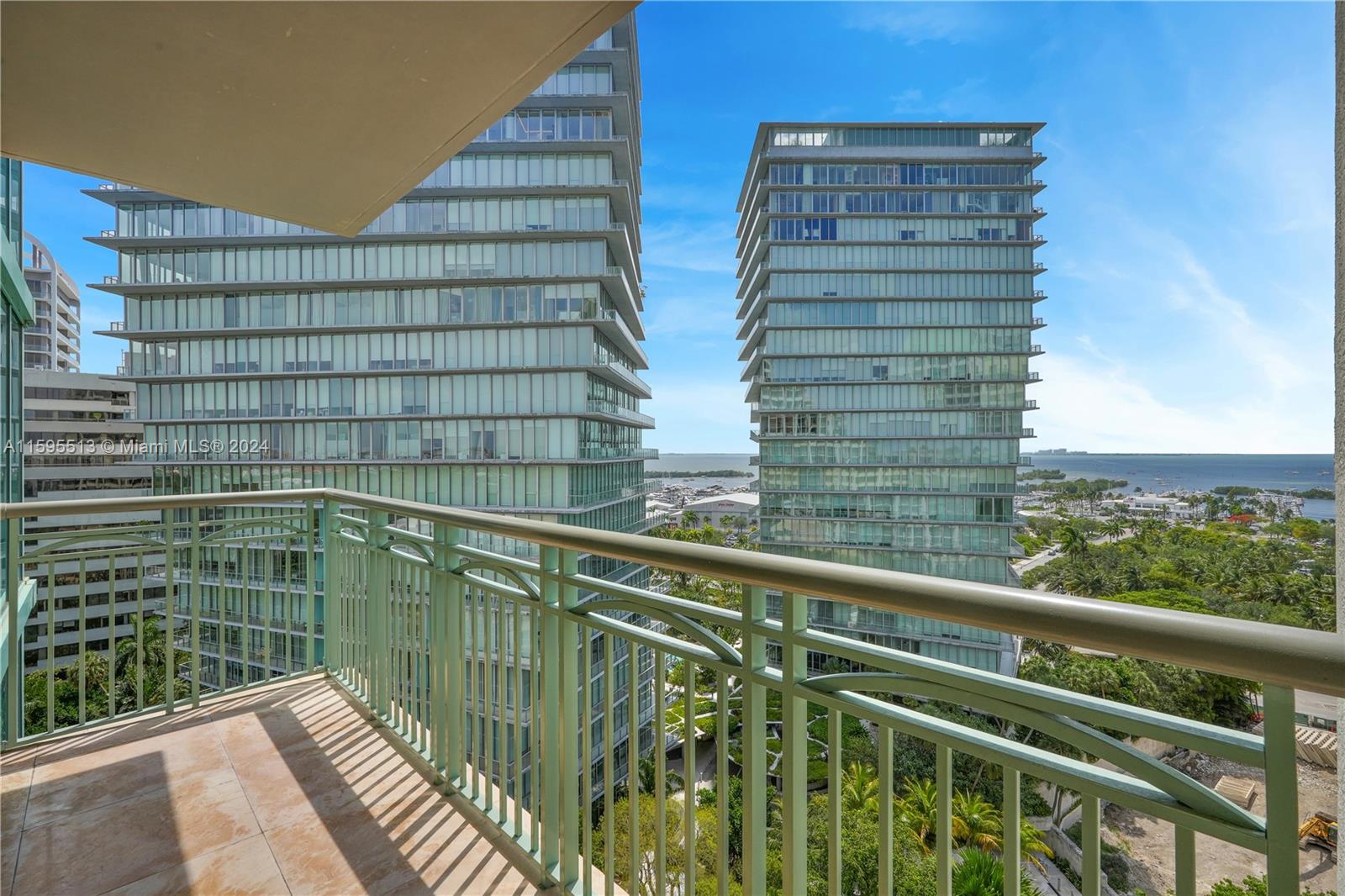 THE EXECUTIVE RESIDENCES - Residential