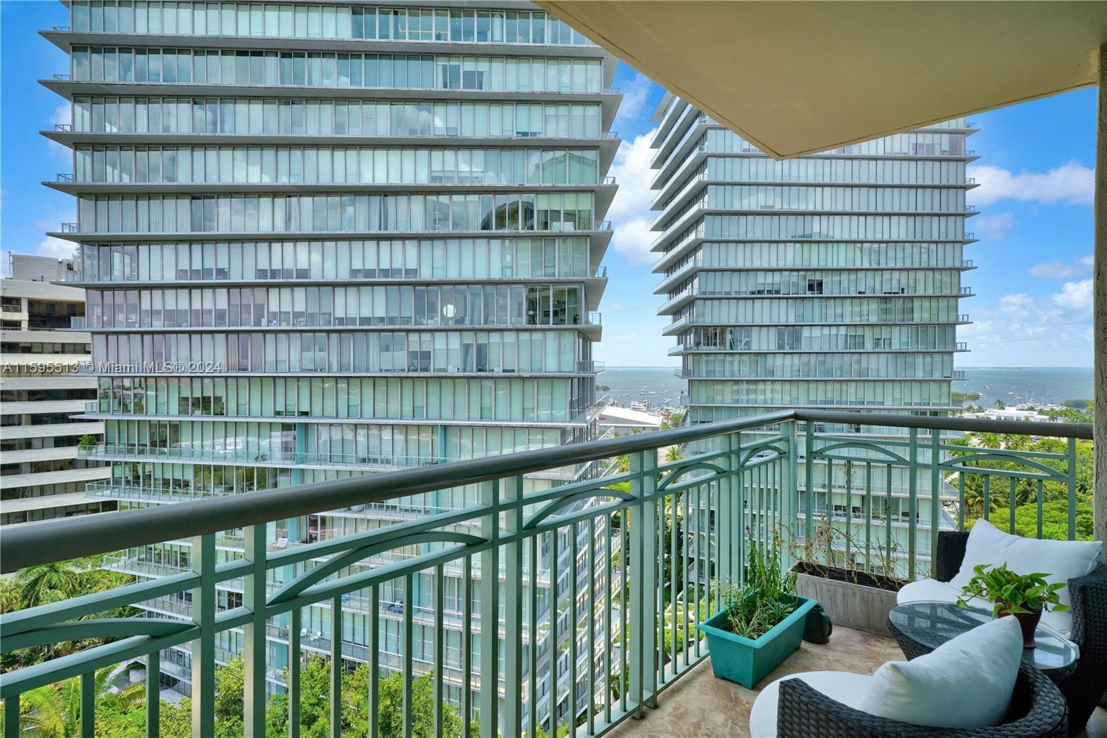 THE EXECUTIVE RESIDENCES - Residential