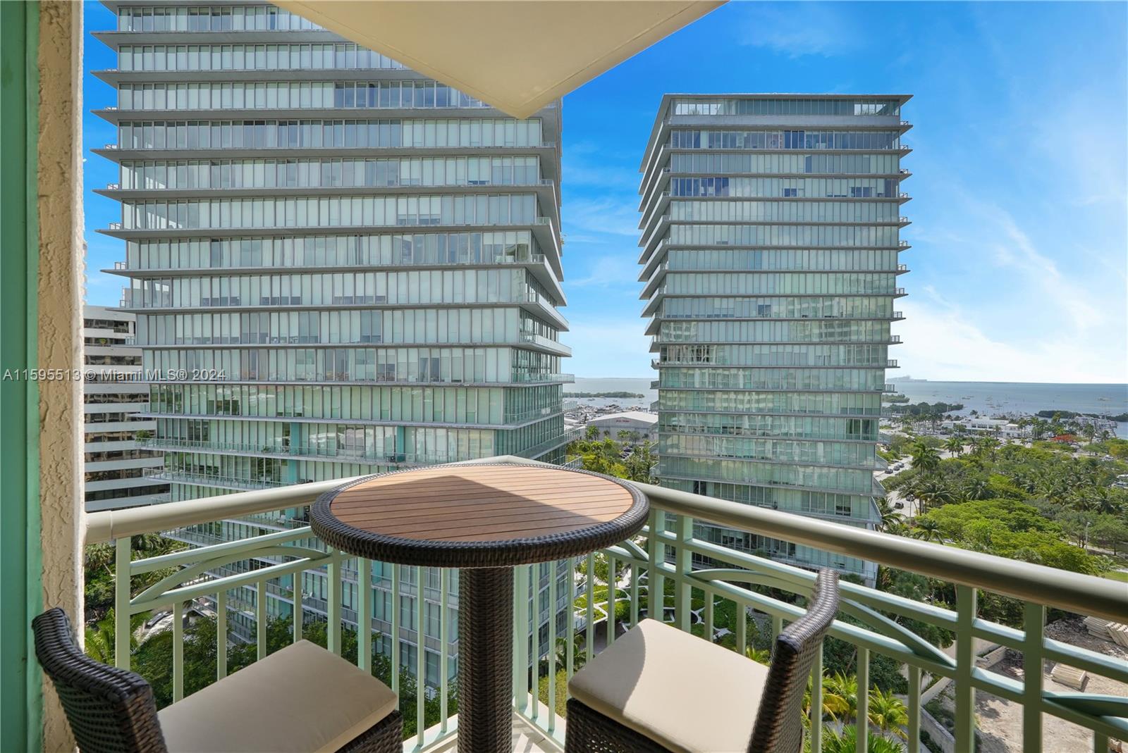 THE EXECUTIVE RESIDENCES - Residential