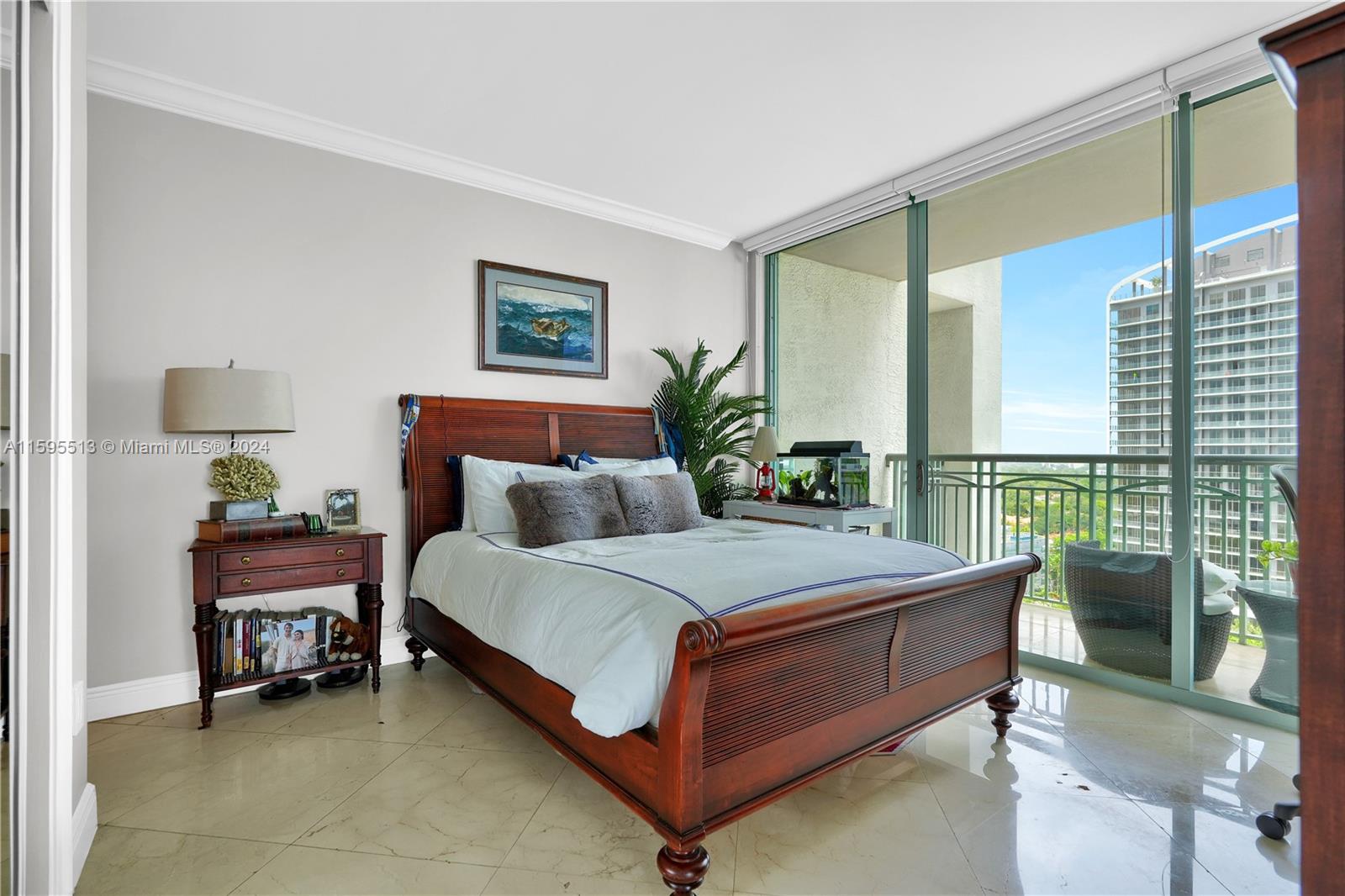 THE EXECUTIVE RESIDENCES - Residential