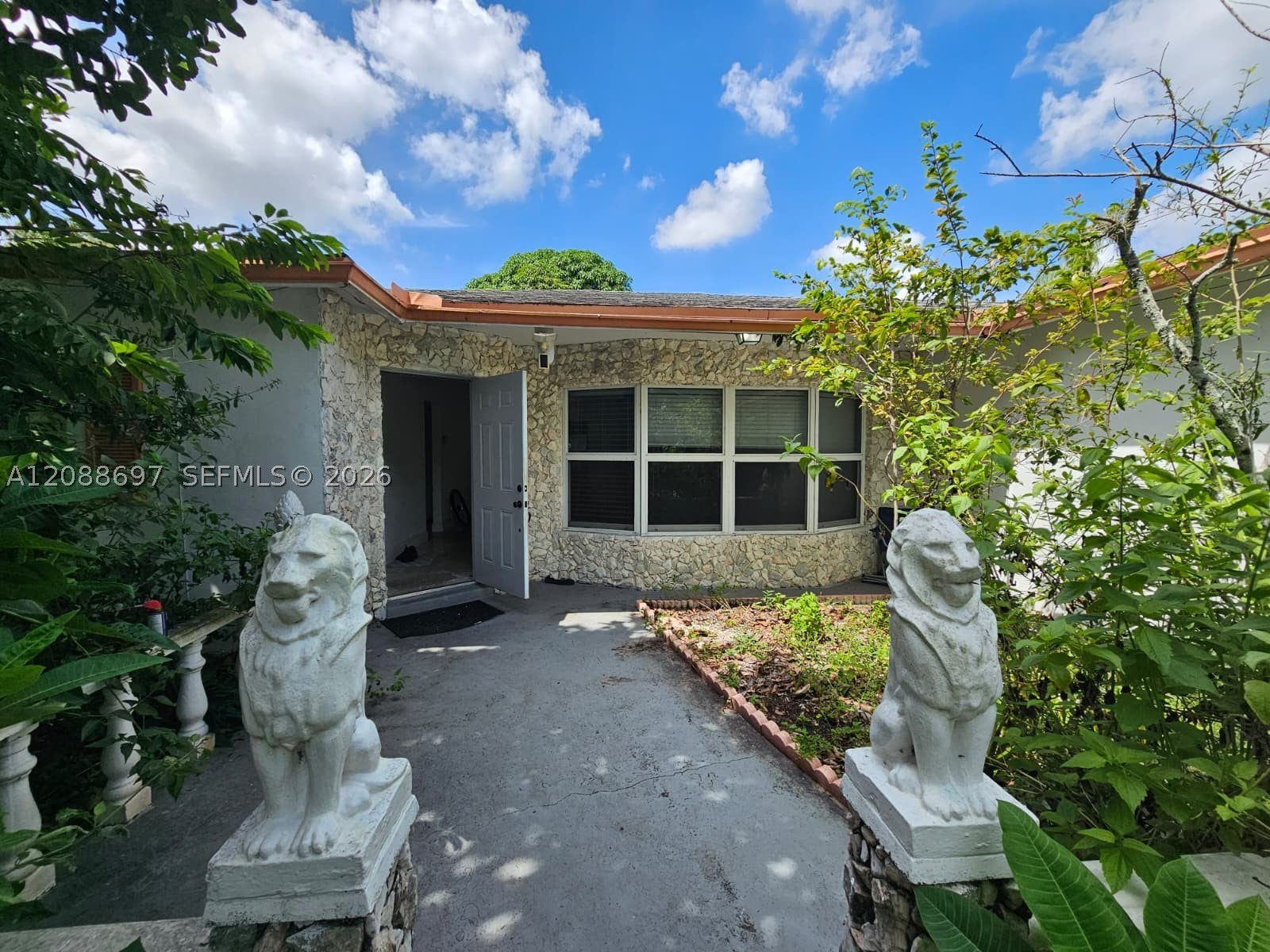 830 SW 50th Ave