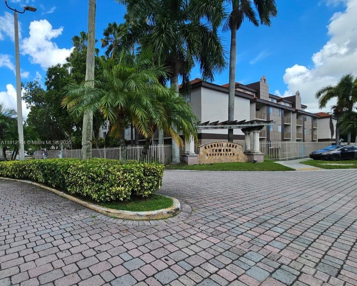 KENDALL LAKE TOWERS CONDO - Residential Lease